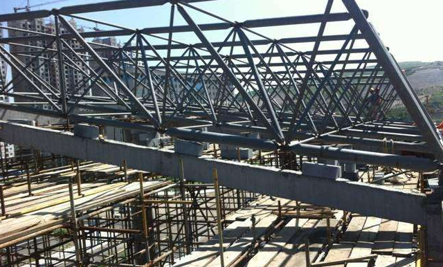 虎林简述网架公司的黑色压型钢板的吊装步履